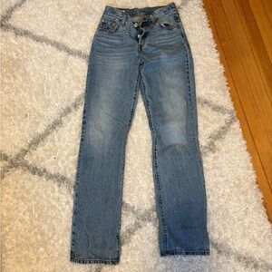 Levi’s soft denim jeans straight leg and loose fitting!